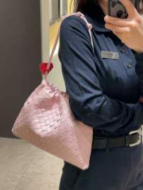 Picture of Bottega Veneta Handbags _SKUfw239241208fw